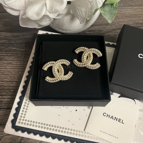 Chanel Statement X-Large Gold Crystal Faux Pearl CC Clip On Earrings - Picture 10 of 11